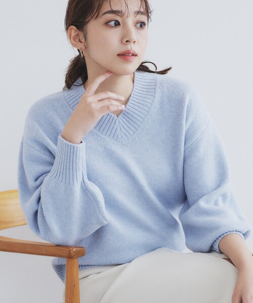 index（インデックス）の「◆《6color》ラムライクVネックニット【洗濯機洗い可】（ニット/セーター・レディース・ベージュ/ホワイト系9/ライトグレー/ブルー系5/チャコールグレー/ベビーピンク・00）」の5枚目の写真