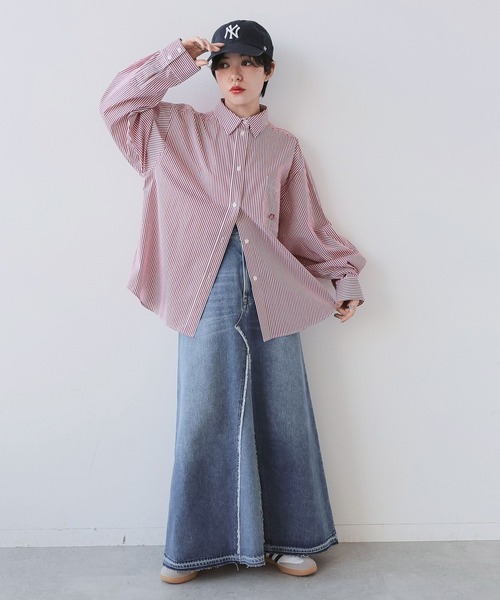 RAGEBLUE（レイジブルー）の「ワンポイント刺繍/ルーズストライプシャツ（シャツ/ブラウス・レディース・レッド/ベージュ・FREE）」の3枚目の写真