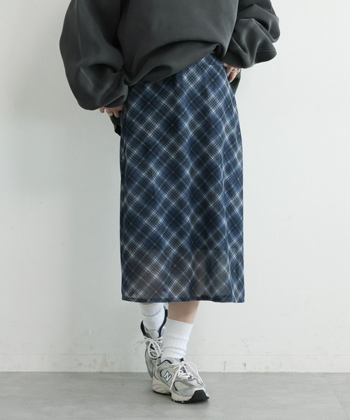 RAGEBLUE（レイジブルー）の「＜選べるミディ＆ロング丈＞バイアスチェックシアースカート（スカート・レディース・ダークグリーン/ブルー・MEDIUM/LARGE）」の14枚目の写真
