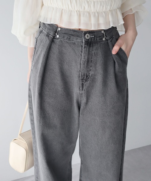 earth music&ecology(アースミュージックアンドエコロジー)の「タックホックデニムパンツ(デニムパンツ・レディース・ライトインディゴブルー/ブラック/ライトグレー・M/S)」の2枚目の写真