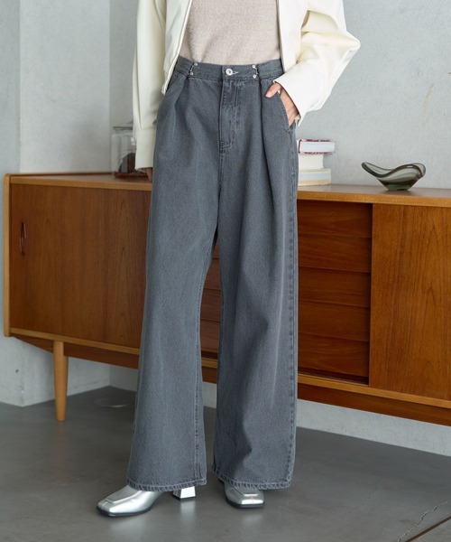 earth music&ecology(アースミュージックアンドエコロジー)の「タックホックデニムパンツ(デニムパンツ・レディース・ライトインディゴブルー/ブラック/ライトグレー・M/S)」の19枚目の写真