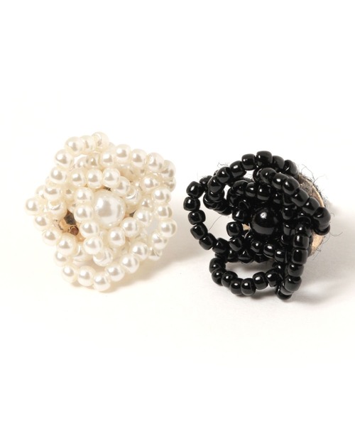 BAYFLOW（ベイフロー）の「ヒーズフラワーピアス（ピアス（両耳用）・レディース・ブラック/ホワイト・FREE）」の3枚目の写真