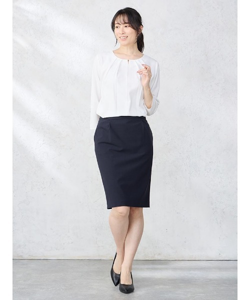 Perfect Suit FActory(パーフェクトスーツファクトリー)の「ロントタック ビジュー付き ジョーゼットブラウス オフホワイト/グレー/ベージュ(シャツ/ブラウス・レディース・ライトグレー/ベージュ/オフホワイト・L/M/S)」の15枚目の写真
