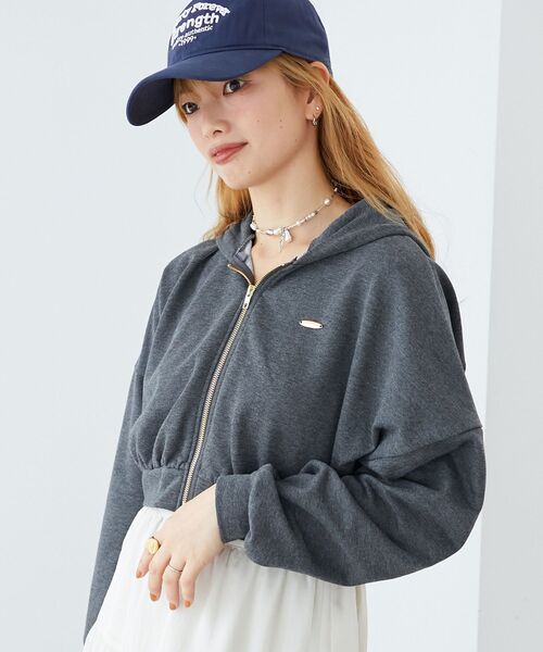 MAJESTIC LEGON（マジェスティックレゴン）の「ショート丈裏毛ジップパーカー（パーカー・レディース・アイボリー/グレー/チャコールグレー・MEDIUM）」の15枚目の写真