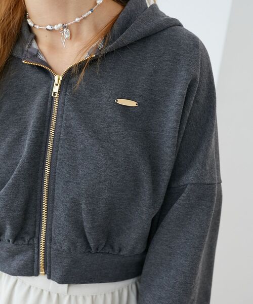 MAJESTIC LEGON（マジェスティックレゴン）の「ショート丈裏毛ジップパーカー（パーカー・レディース・アイボリー/グレー/チャコールグレー・MEDIUM）」の17枚目の写真