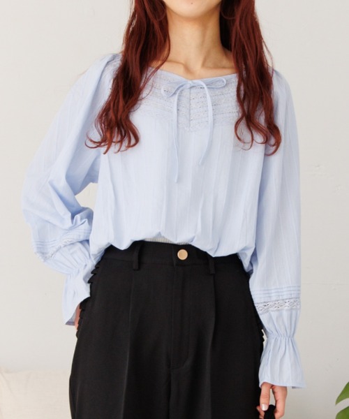 flower（フラワー）の「レースバルーントップ（シャツ/ブラウス・レディース・ホワイト/ブルー・FREE）」の2枚目の写真