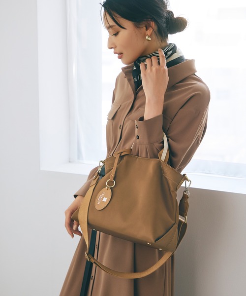 TREASURE TOPKAPI(トレジャートプカピ)の「【TREASURE TOPKAPI】ストライプハンドル ナイロン 2way ミニ トートバッグ(ショルダーバッグ・レディース・ブラック/ダークグレー/ライトベージュ/キャメル/ネイビー/ワイン・FREE)」の5枚目の写真