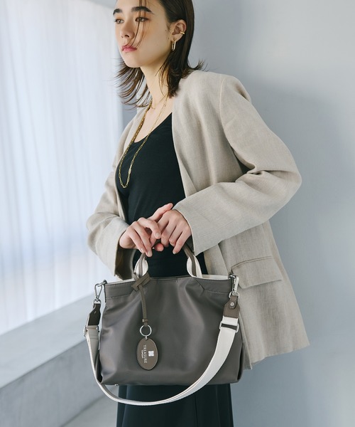 TREASURE TOPKAPI(トレジャートプカピ)の「【TREASURE TOPKAPI】ストライプハンドル ナイロン 2way ミニ トートバッグ(ショルダーバッグ・レディース・ブラック/ダークグレー/ライトベージュ/キャメル/ネイビー/ワイン・FREE)」の9枚目の写真
