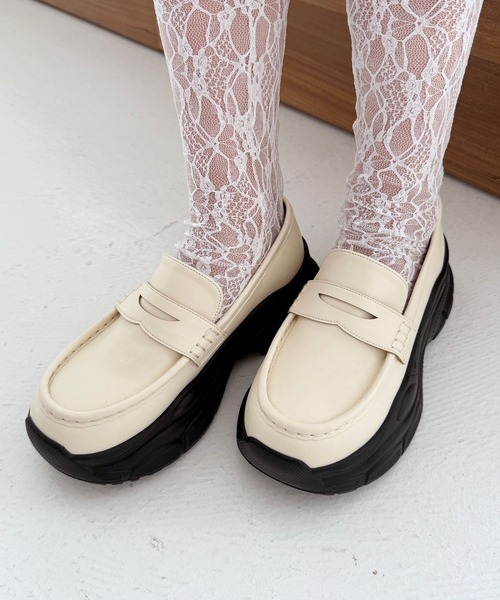 Heather(ヘザー)の「スニーカーソールローファー 308857(ローファー・レディース・アイボリー/ブラック・M/L)」の2枚目の写真