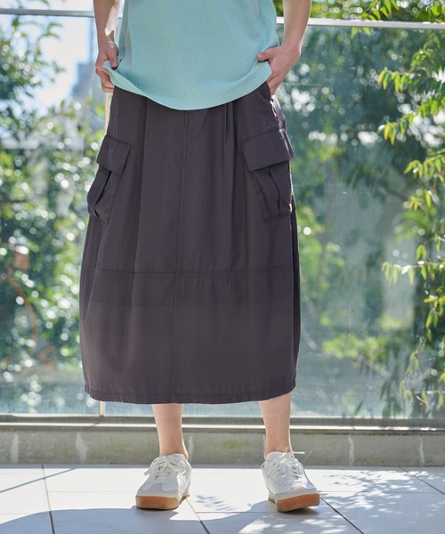 Arnold Palmer（アーノルドパーマー）の「カーゴポケット コクーンスカート（スカート・レディース・チャコールグレー/ベージュ・S/L/M）」の2枚目の写真