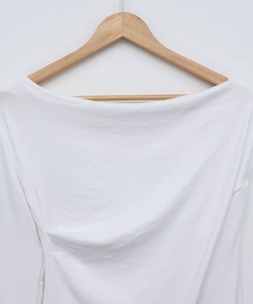 4INT.(フォイント)の「【3way】 アシンメトリー ドレープ シャーリング 長袖 トップス(Tシャツ/カットソー・レディース・ホワイト/ベージュ/ブラック・FREE)」の16枚目の写真