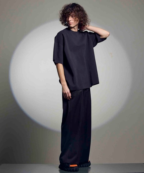 MAISON SPECIAL（メゾンスペシャル）の「《UNISEX》18G Washable Milan Ribs Prime-Over Short Sleeve Crew Neck Knit T-Shirt/18GウォッシャブルミラノリブウールプライムオーバーショートスリーブクルーネックニットTシャツ【MAISON SPECIAL/メゾンスペシャル】（Tシャツ/カットソー・メンズ・ブルー/グレイッシュベージュ/チャコールグレー/パープル/ブラック・2/1/0）」の6枚目の写真
