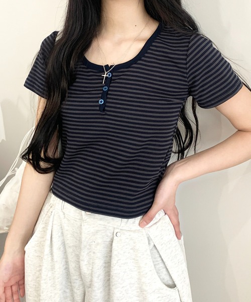 Teem Store（チームストア）の「【新色追加！】ボーダークロップドTシャツ 半袖 ピチT ヘンリーネック ダークボーダー（Tシャツ/カットソー・レディース・その他/グレー・S/M）」の6枚目の写真