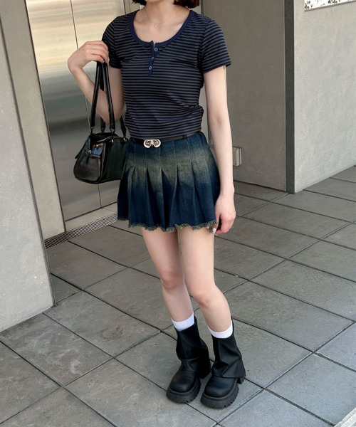 Teem Store（チームストア）の「【新色追加！】ボーダークロップドTシャツ 半袖 ピチT ヘンリーネック ダークボーダー（Tシャツ/カットソー・レディース・その他/グレー・S/M）」の9枚目の写真