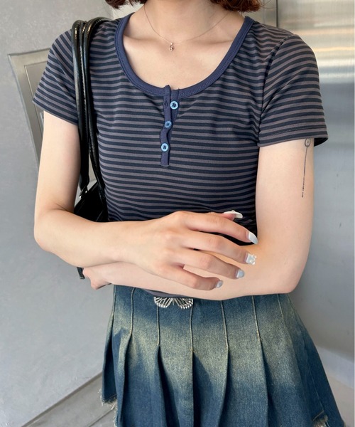 Teem Store（チームストア）の「【新色追加！】ボーダークロップドTシャツ 半袖 ピチT ヘンリーネック ダークボーダー（Tシャツ/カットソー・レディース・その他/グレー・S/M）」の12枚目の写真
