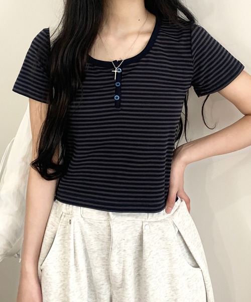 Teem Store（チームストア）の「【新色追加！】ボーダークロップドTシャツ 半袖 ピチT ヘンリーネック ダークボーダー（Tシャツ/カットソー・レディース・その他/グレー・S/M）」の7枚目の写真