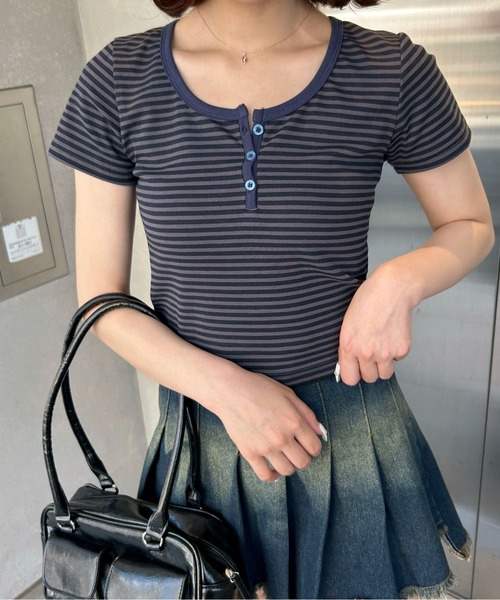 Teem Store（チームストア）の「【新色追加！】ボーダークロップドTシャツ 半袖 ピチT ヘンリーネック ダークボーダー（Tシャツ/カットソー・レディース・その他/グレー・S/M）」の11枚目の写真