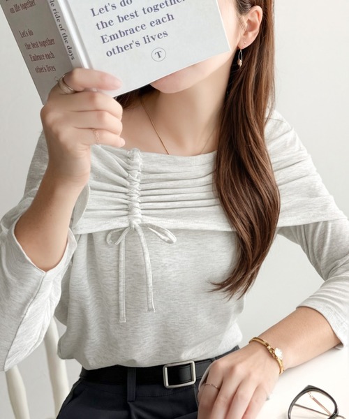 classicalelf(クラシカルエルフ)の「程よい肌見せ、ヘルシースタイル。オフショルリボンカットプルオーバー(長袖)(Tシャツ/カットソー・レディース・ブルー/グレイッシュベージュ/モカ/ブラック/チャコール/オートミール・SMALL/MEDIUM/LARGE/X-LARGE)」の4枚目の写真