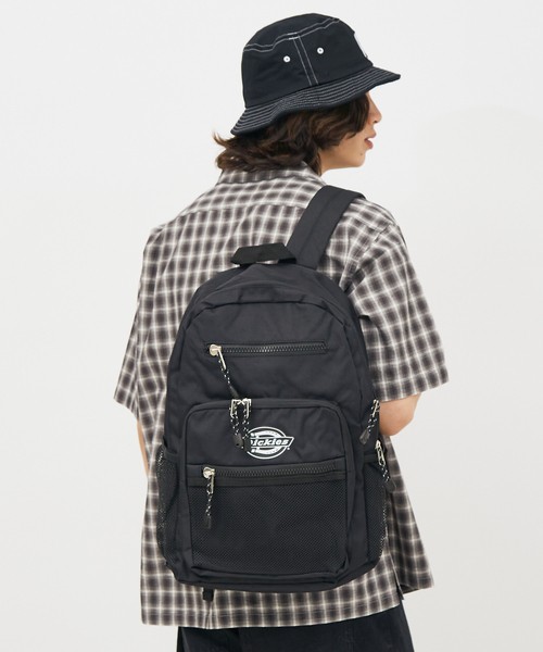 Dickies(ディッキーズ)の「【DICKIES/ディッキーズ】SQUARE POCKET BACK PACK 14846700/ バックパック /デイパック/ リュック/ メンズ /ユニセックス【WEB限定】(バックパック/リュック・メンズ・ブラック/レッド・フリー)」の2枚目の写真