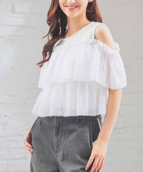 Honeys(ハニーズ)の「肩あきフリルトップス(Tシャツ/カットソー・レディース・ブラック/ホワイト/サックスブルー/ピンク・S/M/L)」の2枚目の写真