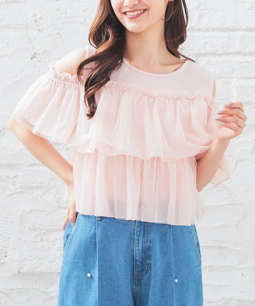 Honeys(ハニーズ)の「肩あきフリルトップス(Tシャツ/カットソー・レディース・ブラック/ホワイト/サックスブルー/ピンク・S/M/L)」の4枚目の写真