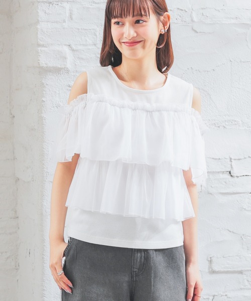 Honeys(ハニーズ)の「肩あきフリルトップス(Tシャツ/カットソー・レディース・ブラック/ホワイト/サックスブルー/ピンク・S/M/L)」の12枚目の写真