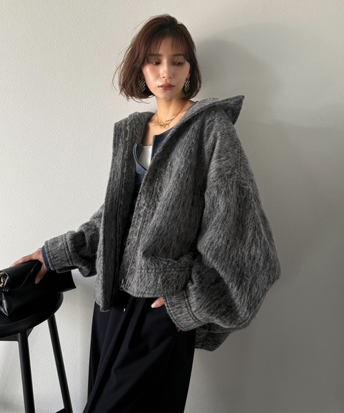 Classical Evon(クラシカルエヴォン)の「【Classical Evon】洗練された大人の魅力を惹き出す。シャギースタンド比翼デザインブルゾン(ブルゾン・レディース・チャコール/イエロー/ブラック・MEDIUM/LARGE/X-LARGE/SMALL)」の10枚目の写真
