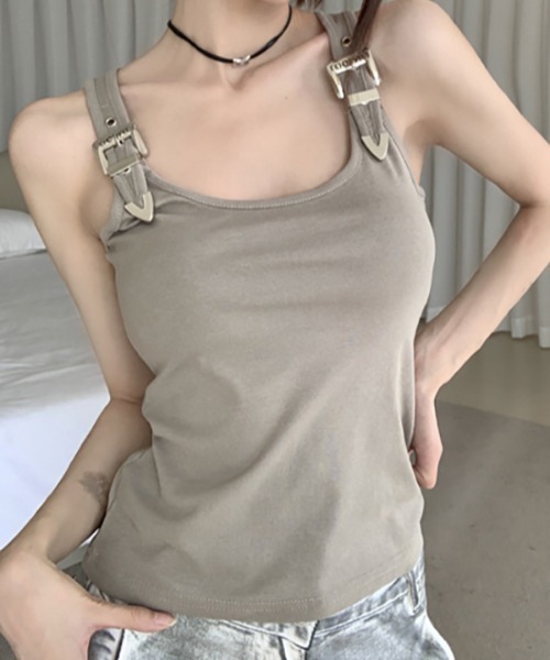 lilful(リルフル)の「バックルベルトデザイン クロップドタンクトップ(タンクトップ・レディース・ブラック/カーキ・M/S)」の15枚目の写真