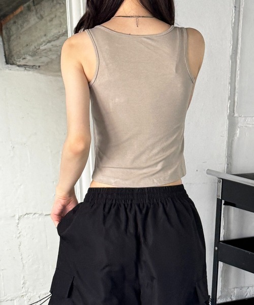 lilful(リルフル)の「バックルベルトデザイン クロップドタンクトップ(タンクトップ・レディース・ブラック/カーキ・M/S)」の9枚目の写真
