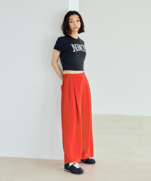 NIKE（ナイキ）の「ナイキ スポーツウェア ウィメンズ スリム クロップド Tシャツ / Nike Sportswear Women's Slim Cropped T-Shirt HQ1710-010 Black（Tシャツ/カットソー・レディース・ブラック・S/XS/XL/L/M）」の6枚目の写真
