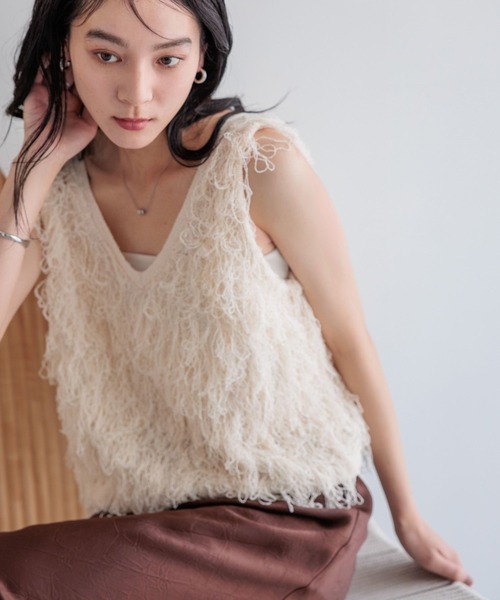 LOWRYS FARM(ローリーズファーム)の「フリンジニットベスト 498176(ベスト・レディース・グレー/アイボリー/ブラック・FREE)」の2枚目の写真