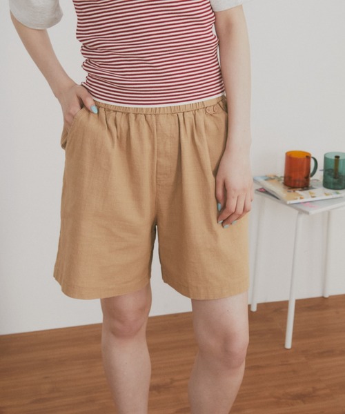 MERLOT(メルロー)の「【ウエストゴム】【ブランドピスネーム付き】チノショートパンツ(その他パンツ・レディース・グリーン/ベージュ/ブラック・FREE)」の2枚目の写真