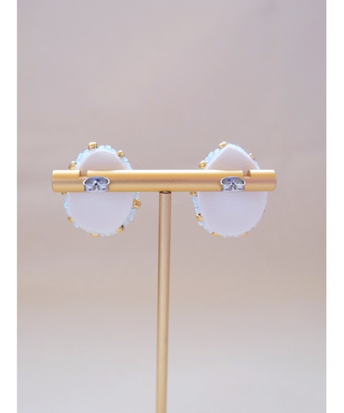 tone（トーン）の「【chiguhagu】【chiguhagu】押花×ビーズ刺繍ピアス(MA)（ピアス（両耳用）・レディース・シアン・FREE）」の3枚目の写真