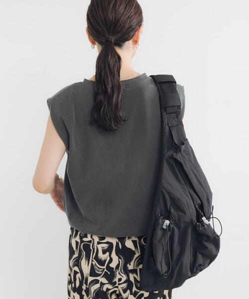 URBAN RESEARCH(アーバンリサーチ)の「ショルダーパッドカットソー(Tシャツ/カットソー・レディース・チャコールグレー/ベージュ・FREE)」の13枚目の写真