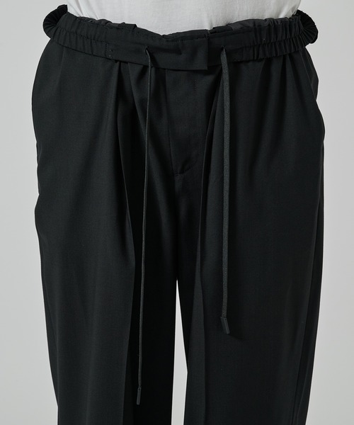 STUDIOUS（ステュディオス）の「【STUDIOUS】COOL WOOL WIDE SLACKS / 涼しいウール / 洗い可能（スラックス・メンズ・ブラック/ダークグリーン・1/2）」の5枚目の写真