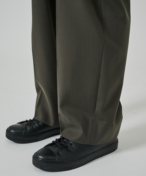 STUDIOUS（ステュディオス）の「【STUDIOUS】COOL WOOL WIDE SLACKS / 涼しいウール / 洗い可能（スラックス・メンズ・ブラック/ダークグリーン・1/2）」の10枚目の写真
