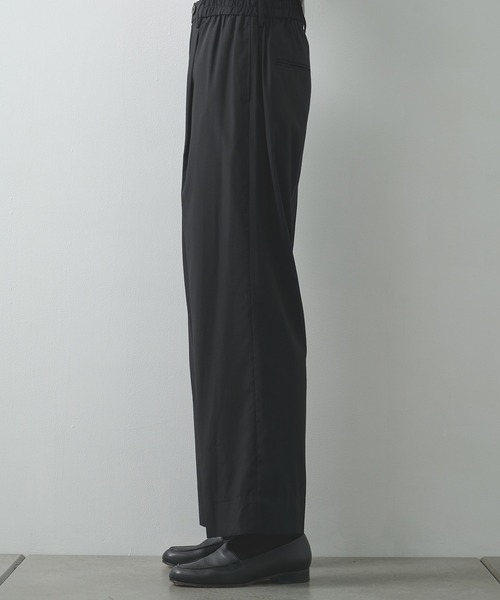 STUDIOUS（ステュディオス）の「【STUDIOUS】COOL WOOL WIDE SLACKS / 涼しいウール / 洗い可能（スラックス・メンズ・ブラック/ダークグリーン・1/2）」の19枚目の写真