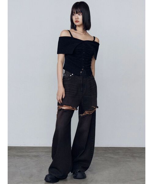 EMODA（エモダ）の「フロントボタンオフショルダーニット（ニット/セーター・レディース・ブルー/ブラック/ホワイト/ブラウン・FREE）」の21枚目の写真