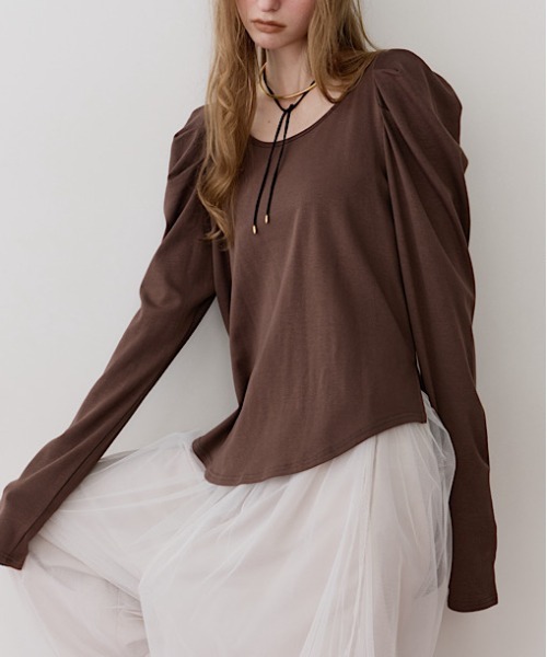 LA BELLE ETUDE(ラベルエチュード)の「ギャザーロングパフスリーブカットソー(Tシャツ/カットソー・レディース・ライトブルー/ブラック/ブラウン/ホワイト/ピンク・FREE)」の3枚目の写真