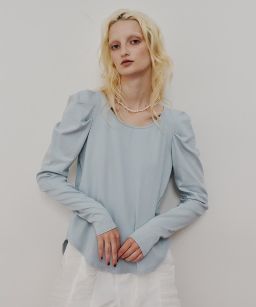 LA BELLE ETUDE(ラベルエチュード)の「ギャザーロングパフスリーブカットソー(Tシャツ/カットソー・レディース・ライトブルー/ブラック/ブラウン/ホワイト/ピンク・FREE)」の4枚目の写真