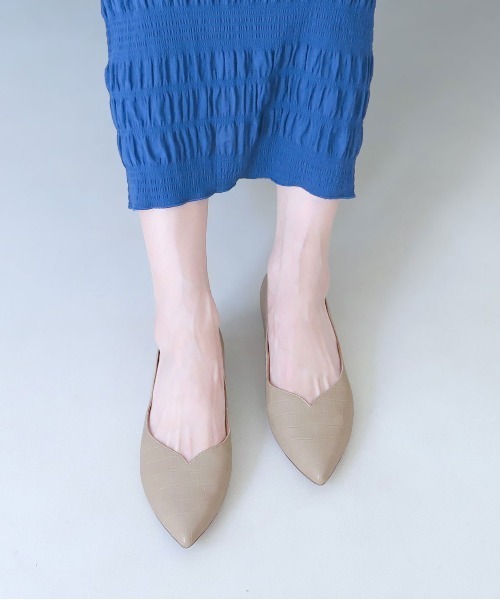 enchanted(エンチャンテッド)の「晴雨兼用Vカットポインテッドフラットシューズ(パンプス・レディース・ブラック/ベージュ/ダークブラウン・37/36/35/41/40/39/38)」の3枚目の写真