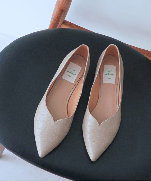 enchanted(エンチャンテッド)の「晴雨兼用Vカットポインテッドフラットシューズ(パンプス・レディース・ブラック/ベージュ/ダークブラウン・37/36/35/41/40/39/38)」の5枚目の写真