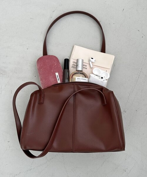 DISCOAT（ディスコート）の「スクエアくったりボストンバッグ（ボストンバッグ・レディース・ブラック/ブラウン/ベージュ・FREE）」の2枚目の写真