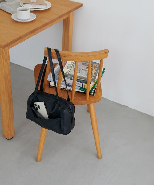 DISCOAT（ディスコート）の「スクエアくったりボストンバッグ（ボストンバッグ・レディース・ブラック/ブラウン/ベージュ・FREE）」の4枚目の写真