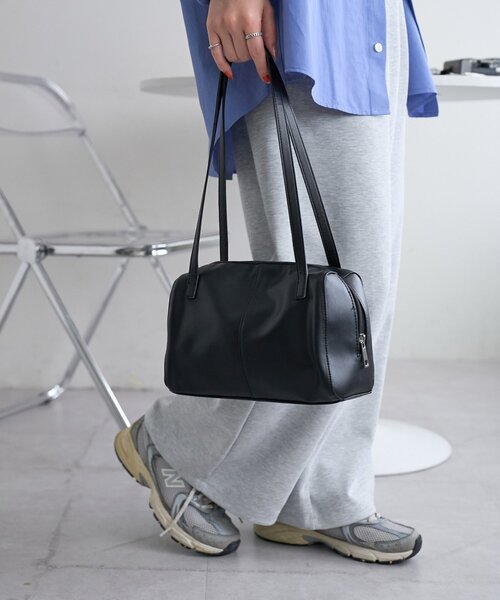 DISCOAT（ディスコート）の「スクエアくったりボストンバッグ（ボストンバッグ・レディース・ブラック/ブラウン/ベージュ・FREE）」の6枚目の写真