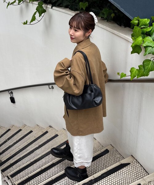 DISCOAT（ディスコート）の「スクエアくったりボストンバッグ（ボストンバッグ・レディース・ブラック/ブラウン/ベージュ・FREE）」の11枚目の写真