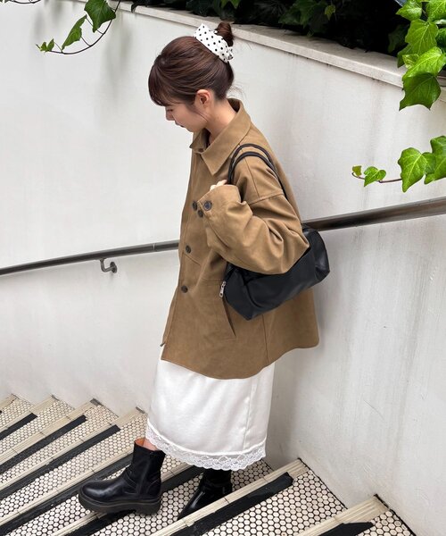 DISCOAT（ディスコート）の「スクエアくったりボストンバッグ（ボストンバッグ・レディース・ブラック/ブラウン/ベージュ・FREE）」の12枚目の写真