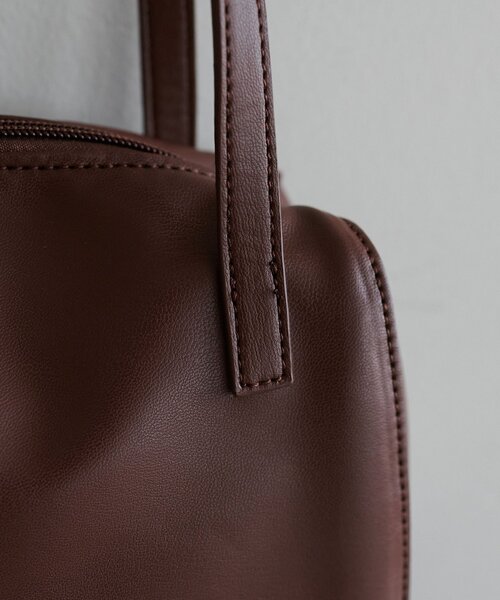 DISCOAT（ディスコート）の「スクエアくったりボストンバッグ（ボストンバッグ・レディース・ブラック/ブラウン/ベージュ・FREE）」の22枚目の写真