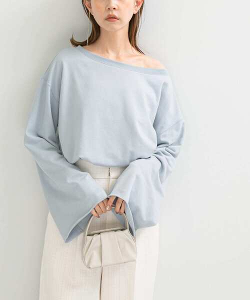 URBAN RESEARCH ROSSO WOMEN(アーバンリサーチ ロッソ)の「オフショルライトスウェット(スウェット・レディース・ライトベージュ/ブルー系その他・FREE)」の2枚目の写真
