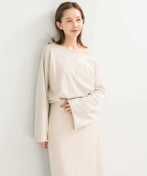 URBAN RESEARCH ROSSO WOMEN(アーバンリサーチ ロッソ)の「オフショルライトスウェット(スウェット・レディース・ライトベージュ/ブルー系その他・FREE)」の6枚目の写真